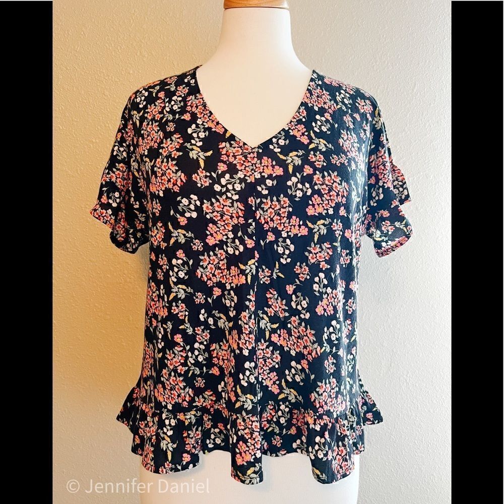 LOFT XS Floral v-neck, short sleeve blouse